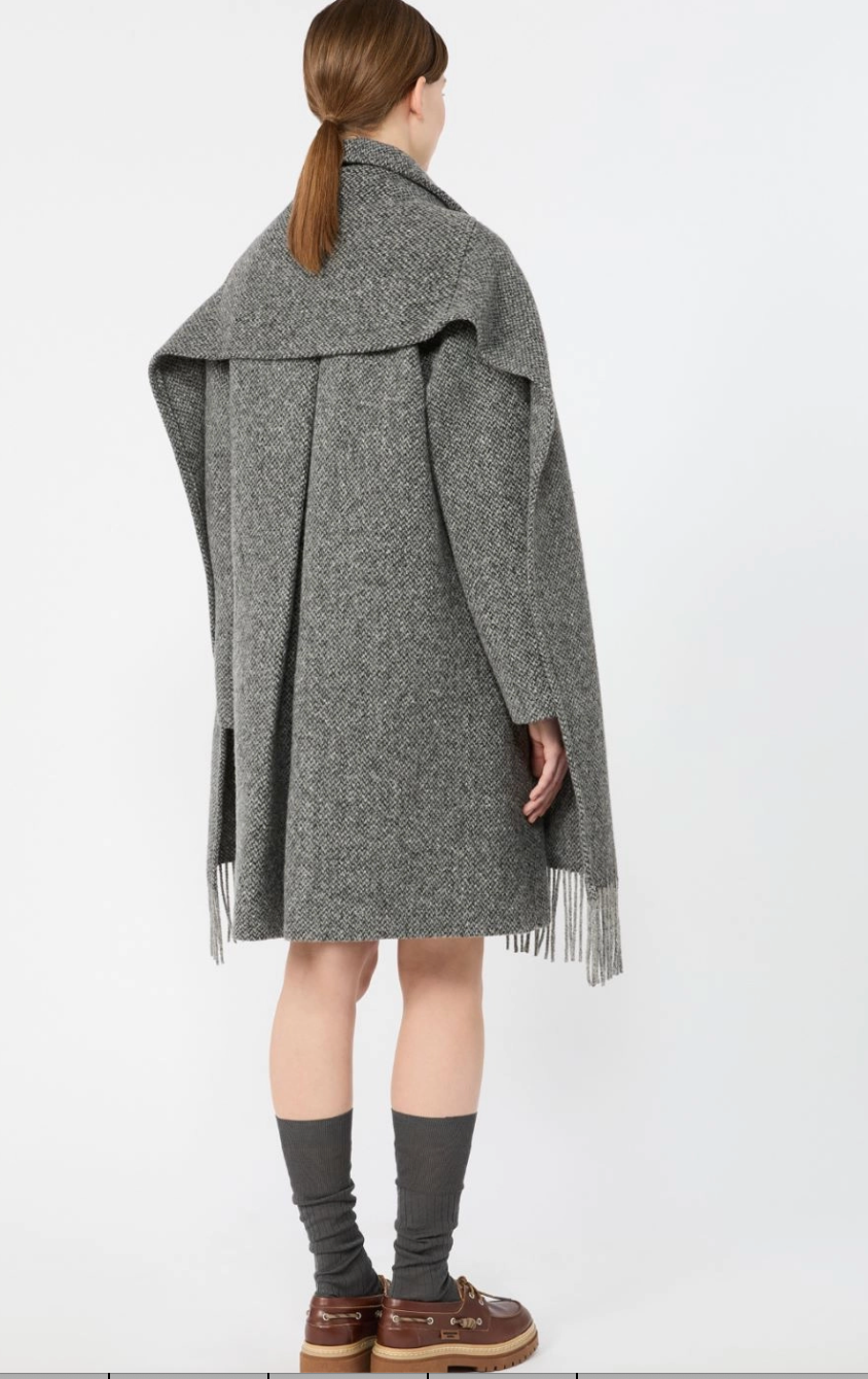 Cappotto midi monopetto con maxi scarpa